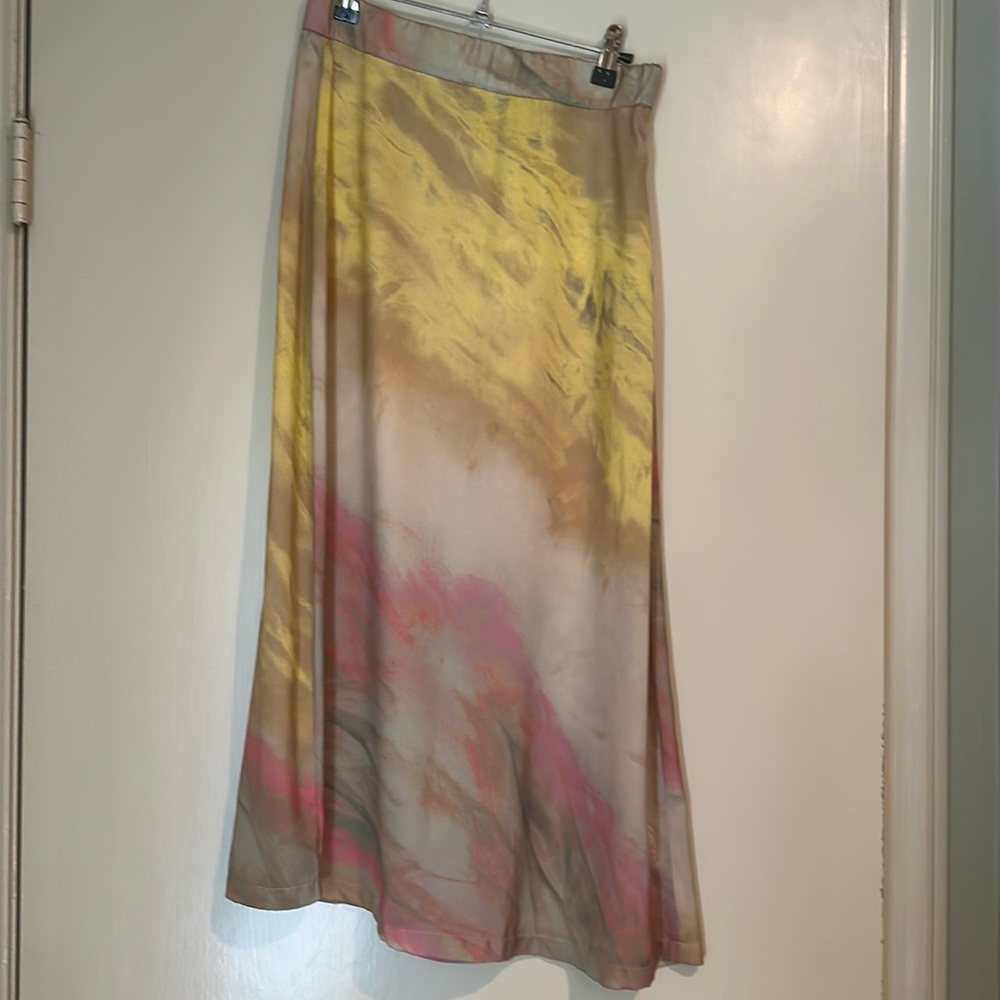 Beautiful tie-dye Zara skirt size small, never worn smoke-free house